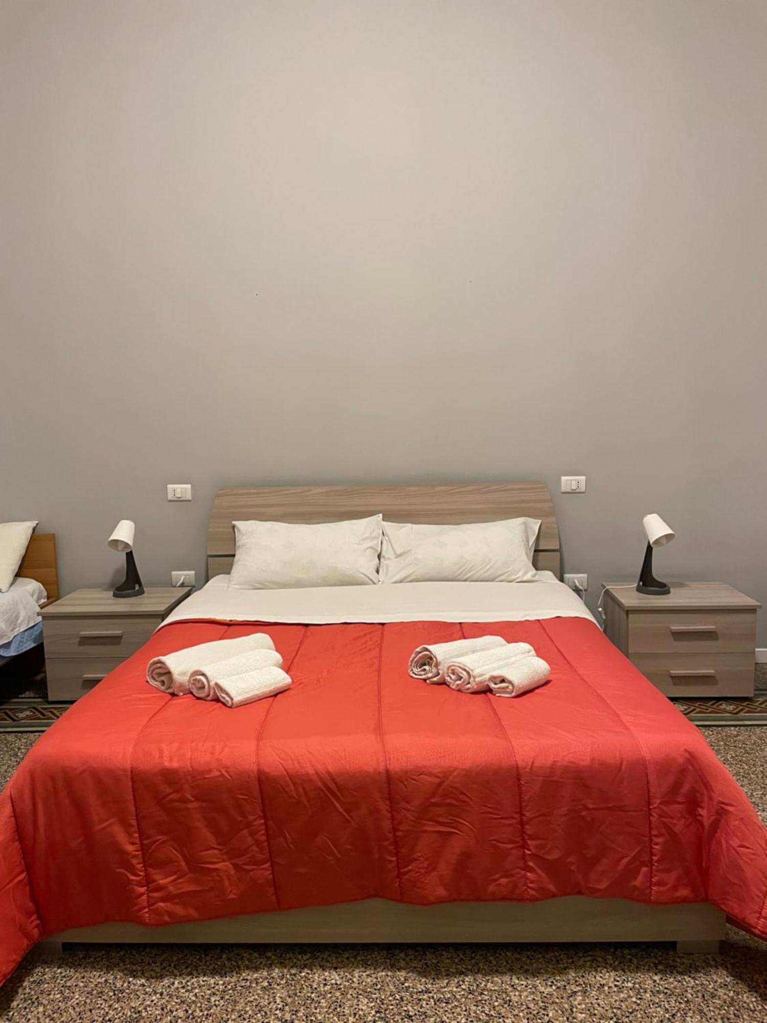 100 Passi Al Massimo Hotel ปาแลร์โม ภายนอก รูปภาพ
