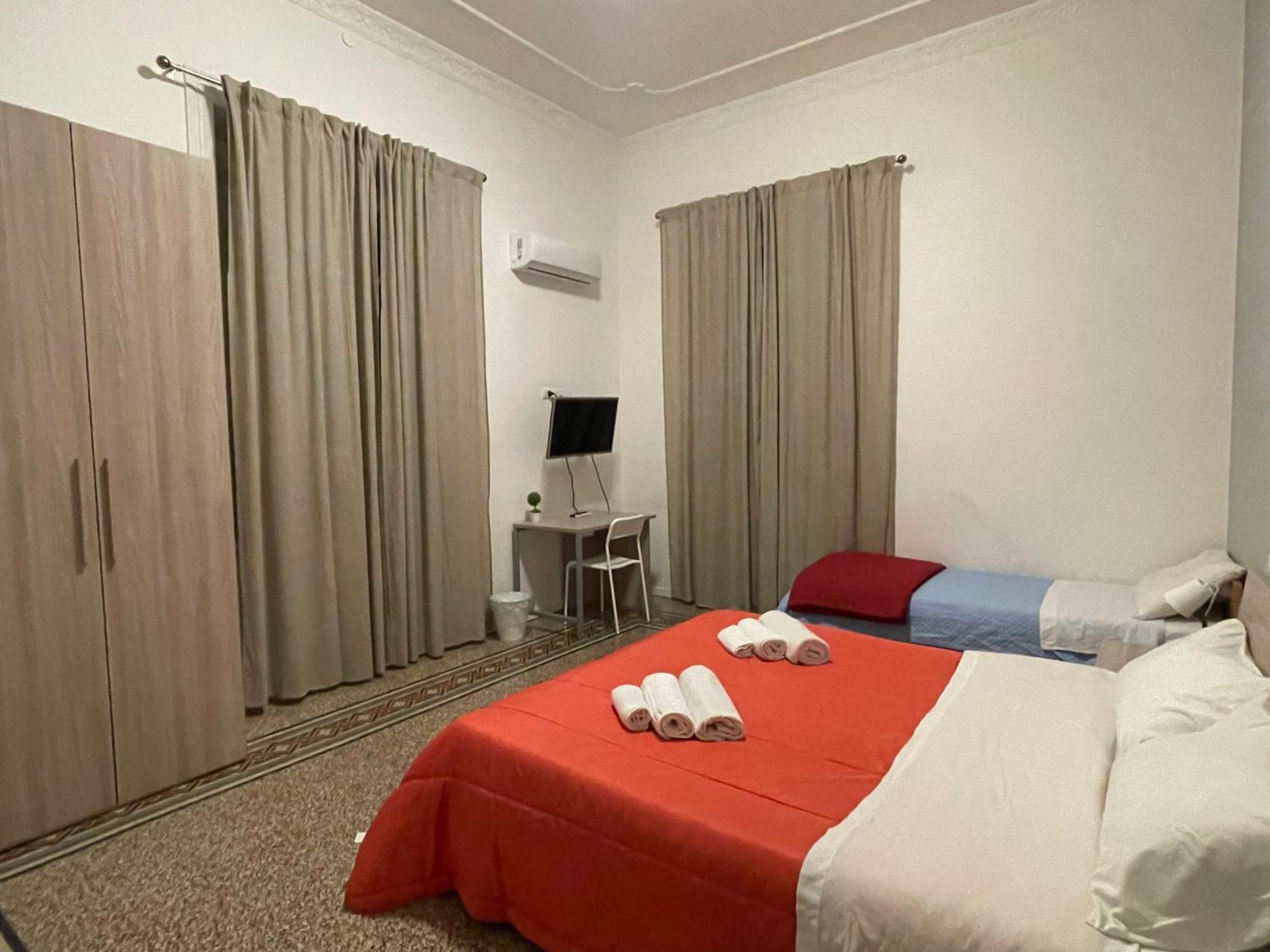 100 Passi Al Massimo Hotel ปาแลร์โม ภายนอก รูปภาพ